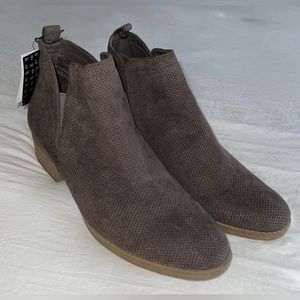 Women’s DV Target low-heel booties Size 10